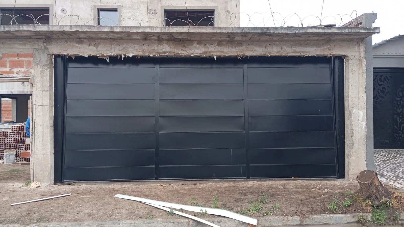 Nuevo cerramiento en inmueble remodelado