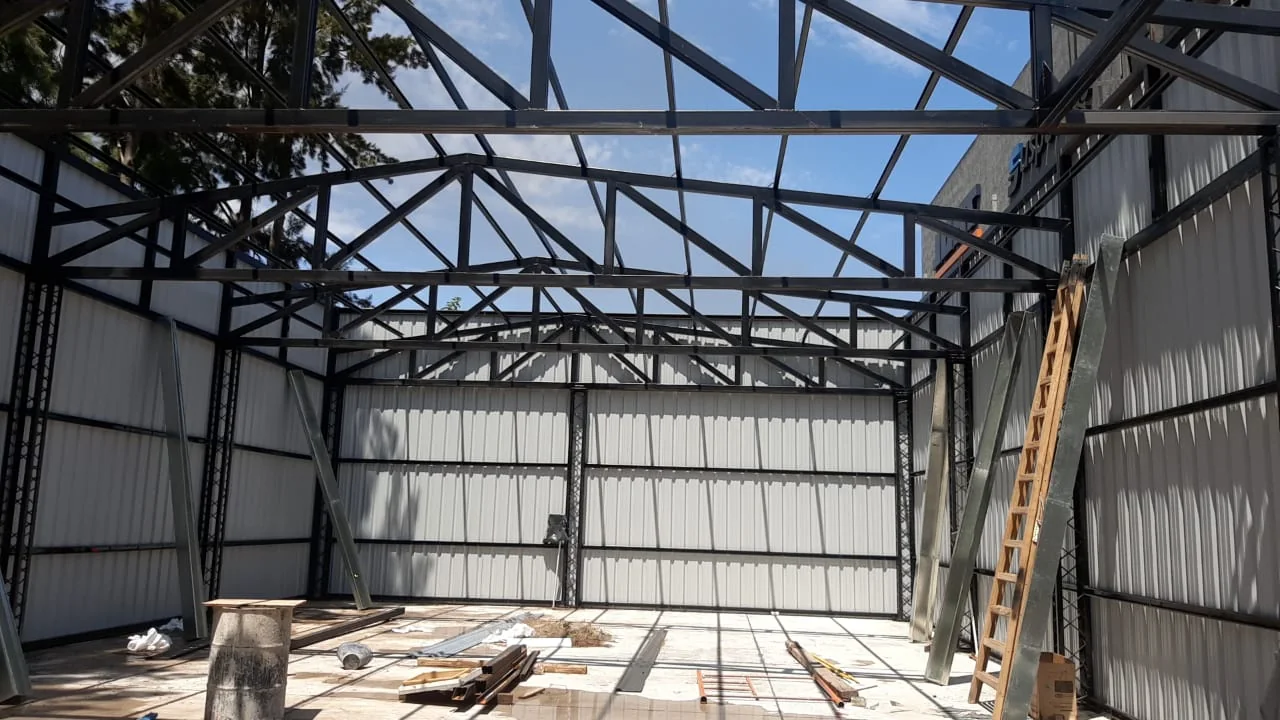 Montaje de estructura metálica